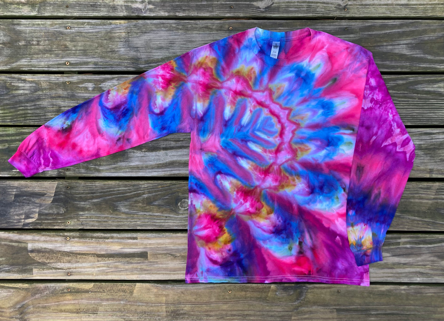 Peacock Ripple along Sleeve Tie Dye