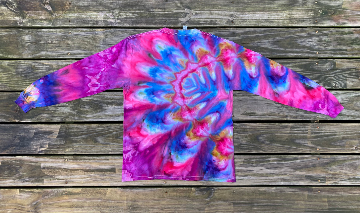 Peacock Ripple along Sleeve Tie Dye