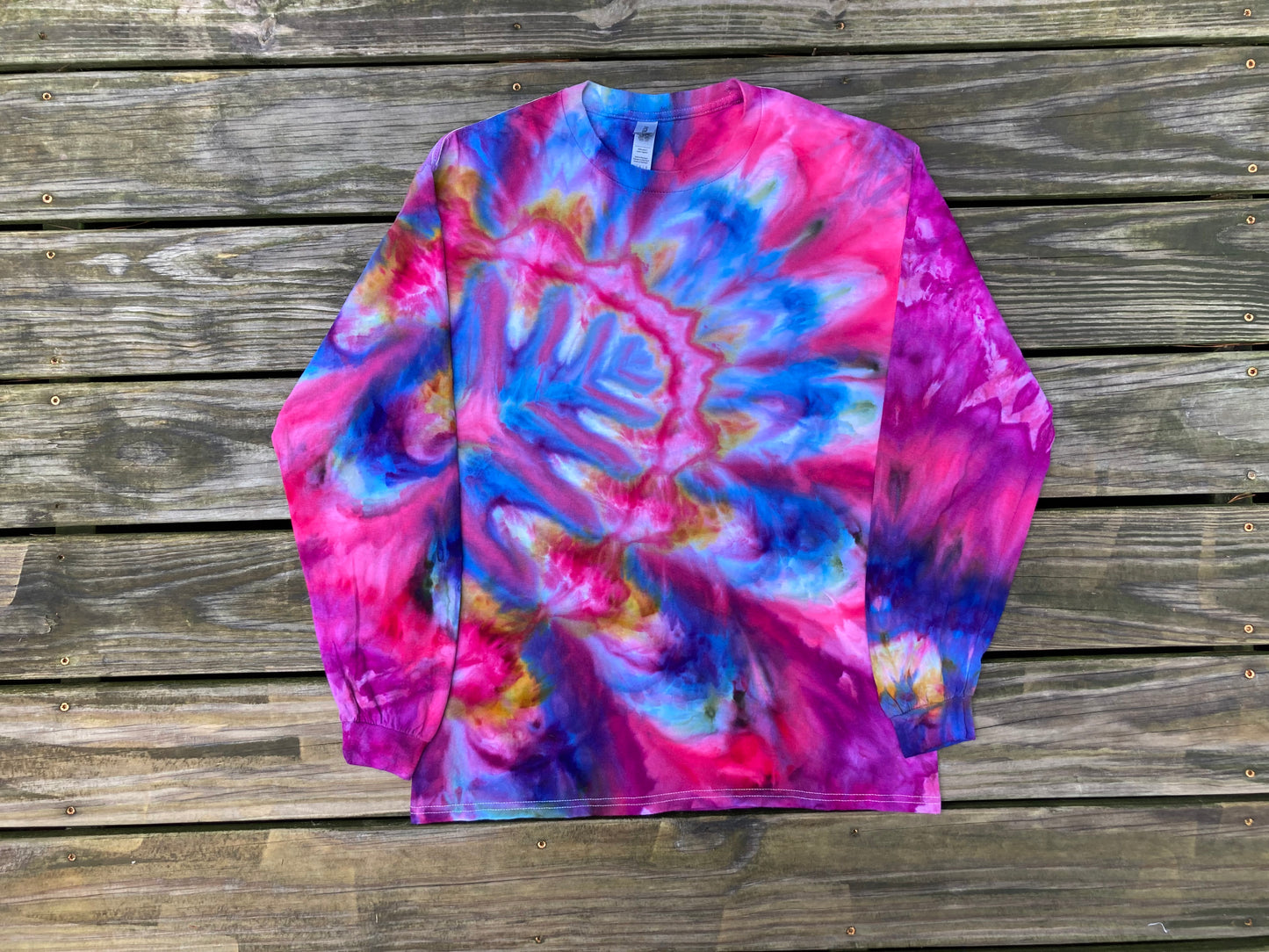 Peacock Ripple along Sleeve Tie Dye